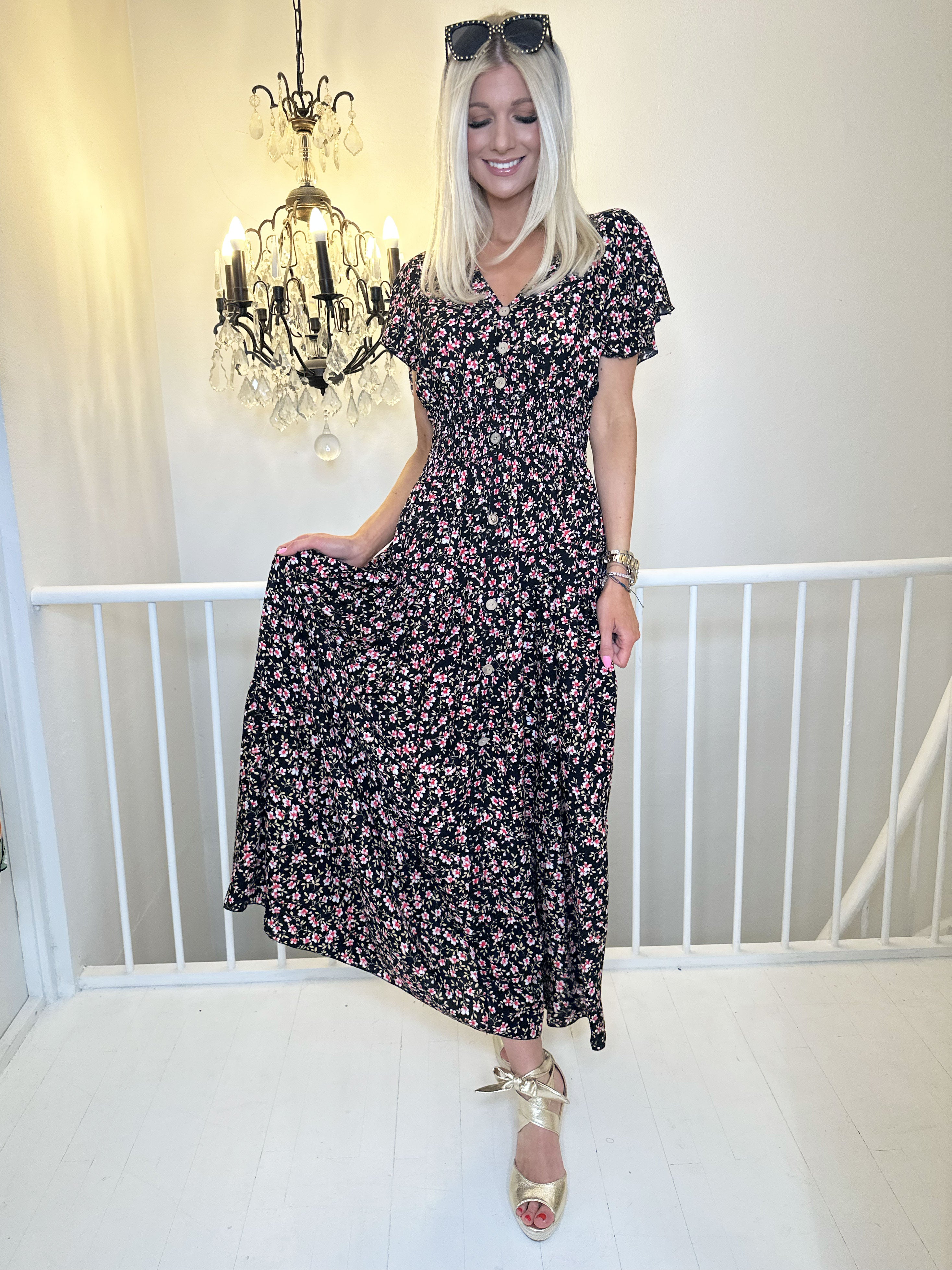 Summer Small Flower - Lang kjole med blomsterprint og flæser